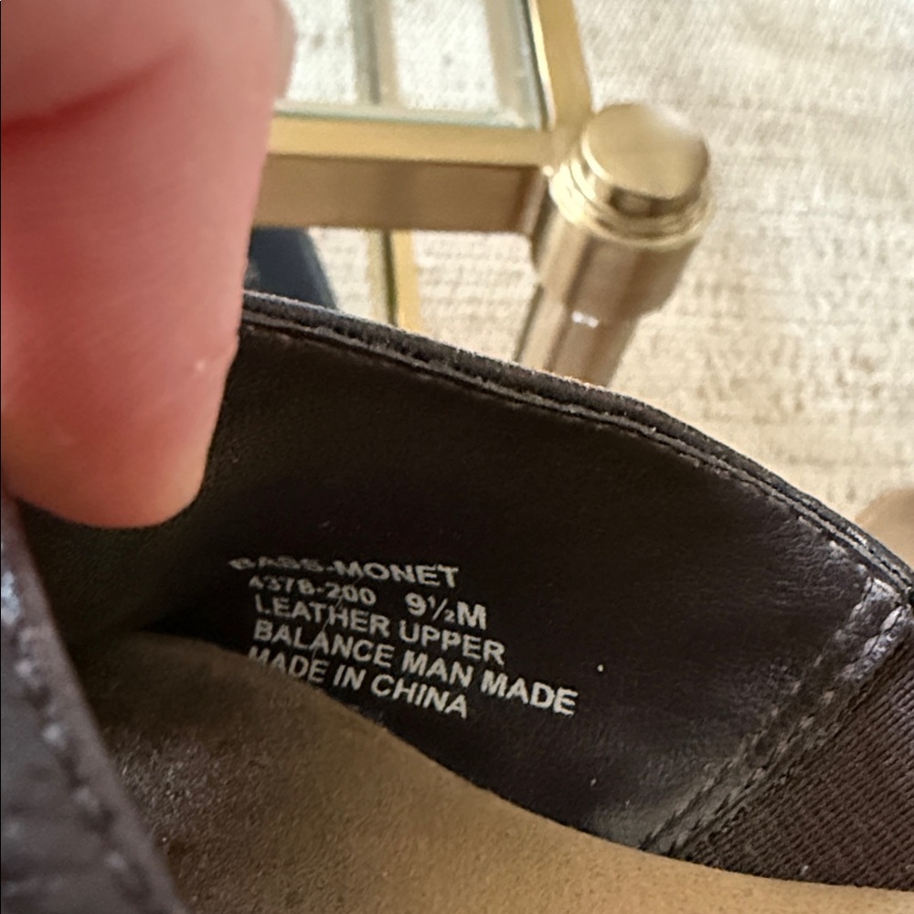 Bass Monet Brown Leather Slide Sandals - Picture 2 of 4